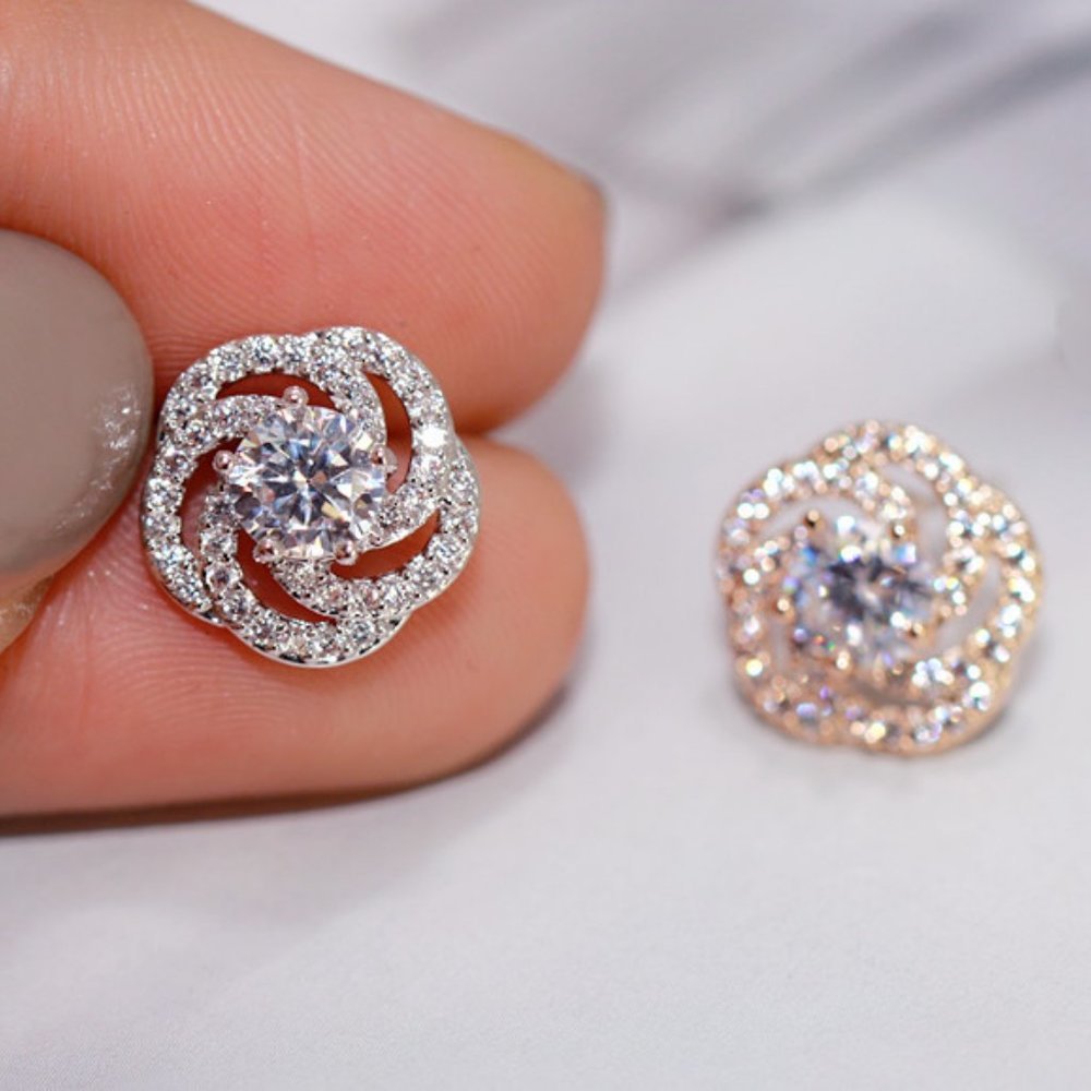 *NEW 18K White Gold Diamond Rose Flower Earrings - Picture 2 of 5